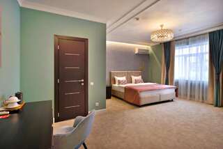 Отель Хитровка Москва Улучшенный двухместный номер с 1 кроватью или 2 отдельными кроватями, вид на город-7