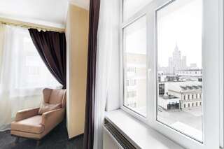 Отель Хитровка Москва Стандартный номер с кроватью размера «king-size» и видом на город-2